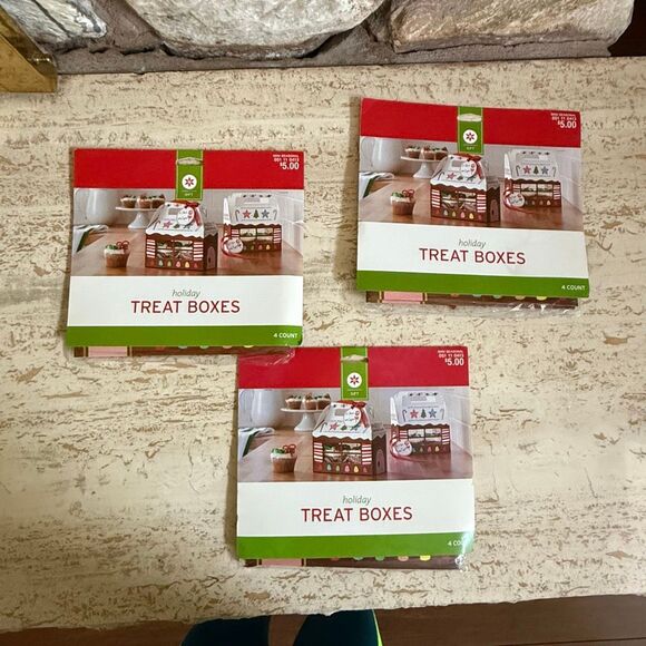 Set of three target gingerbread cardboard treat boxes - Picture 5 of 5